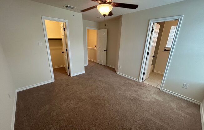 3 beds, 2.5 baths, 1,300 sqft, $1,499, Unit Unit 1