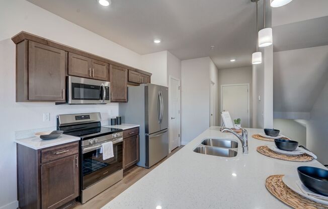 3 beds, 2.5 baths, 1,480 sqft, $3,140, Unit 2667-101