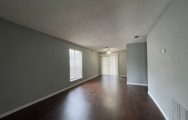 Cute 2 Bedroom in Orange Park-