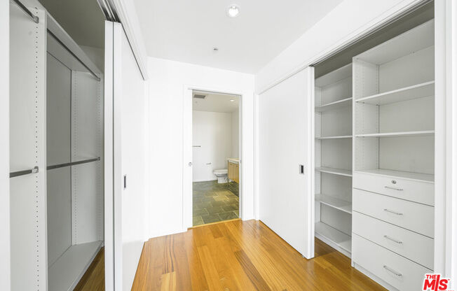 2 beds, 2 baths, 1,170 sqft, $4,000, Unit 1810
