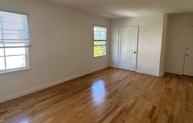 Charming studio in prime Los Angeles location - MOVE IN READY