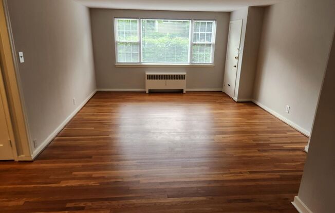 2 beds, 1 bath, 897 sqft, $2,335, Unit E-03