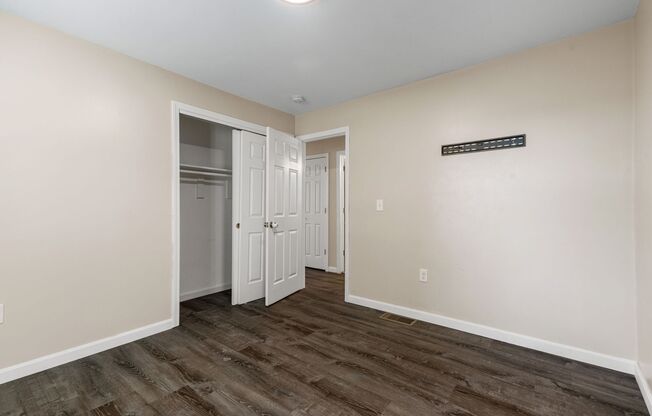 3 beds, 1 bath, $2,100, Unit 3 1/2 Baltimore Street - Unit 1