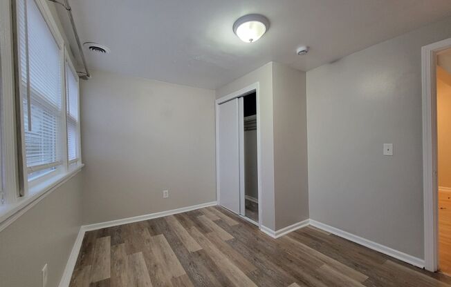 3 beds, 1 bath, $1,250, Unit 4