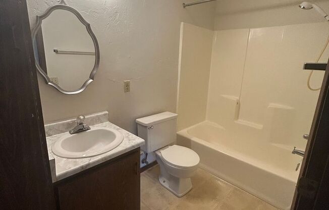 1 bed, 1 bath, 660 sqft, $745, Unit 5