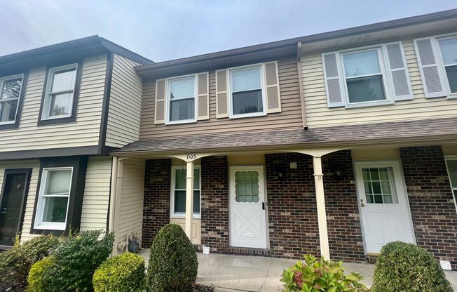 Adorable Townhouse - 2 Bedroom 1.5 Bathroom - Coraopolis