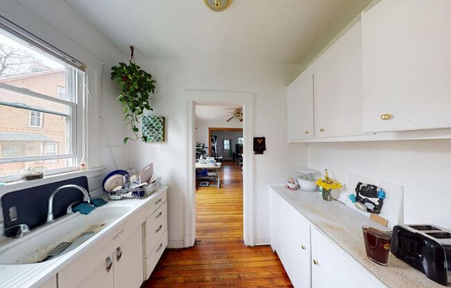 2 beds, 1 bath, $1,995, Unit Unit 2 (1st Fl)
