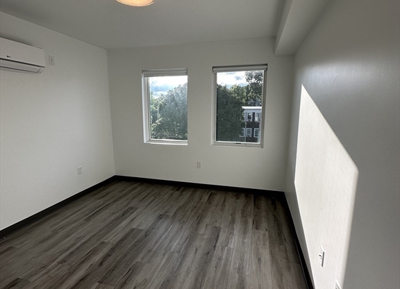 11 DANA AVE
