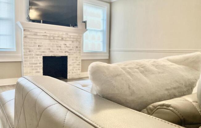 2 beds, 2 baths, 1,240 sqft, $1,950