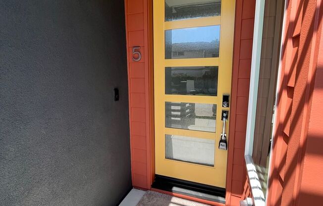 Charming Rooftop 3 Bed / 3 Bath Townhome Just Blocks from the Beach! Available for Pre-LEASE TODAY!