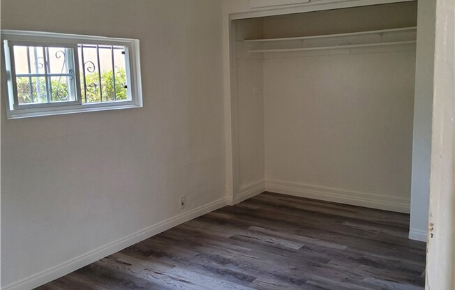 1238 E 69 ST