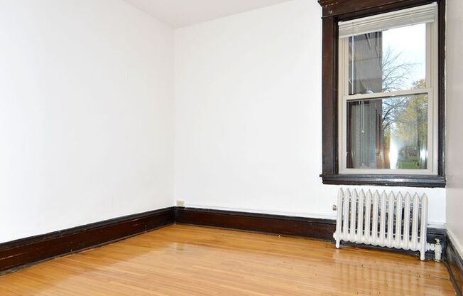 1 bed, 1 bath, 410 sqft, $975, Unit 5 - 130 - 4