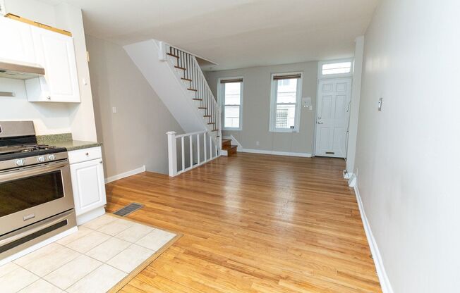 Charming 2 Bedroom 1 bath Row near Rittenhouse Square $1850/ mo + utilities