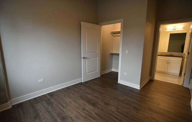 2 beds, 2 baths, 976 sqft, $4,100, Unit 3833-311