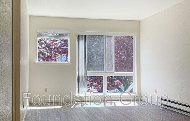 916 N 104 ST