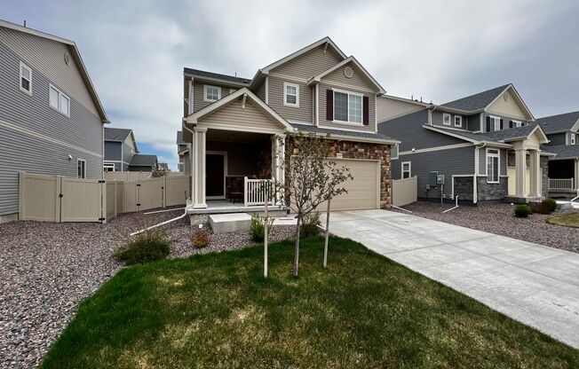Stunning 4 bed 3.5 bath in Johnstown. Available in July!