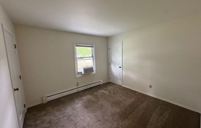 4 beds, 2.5 baths, $1,899