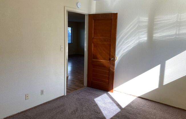 2 beds, 1 bath, 975 sqft, $1,365, Unit 02