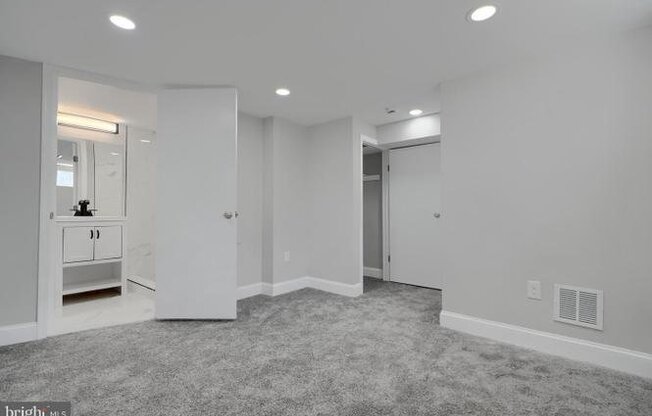 2448 SHIRLEY AVE