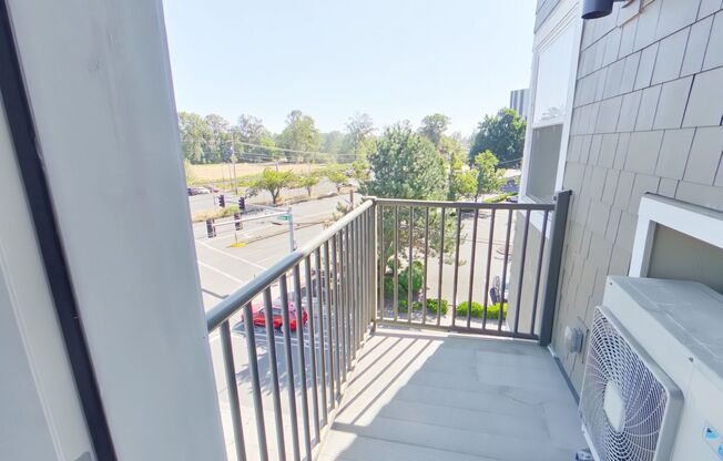 2 beds, 2 baths, 700 sqft, $1,800, Unit 401