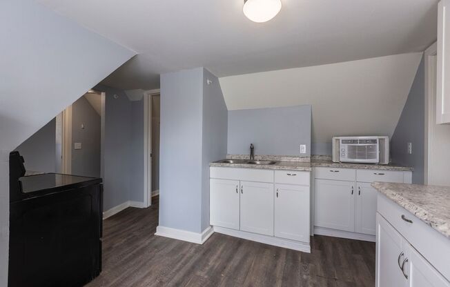 Minutes from Downtown, Blackstone, Dundee in the Heart of Midtown!