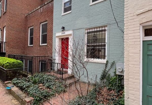 2508 E PL NW