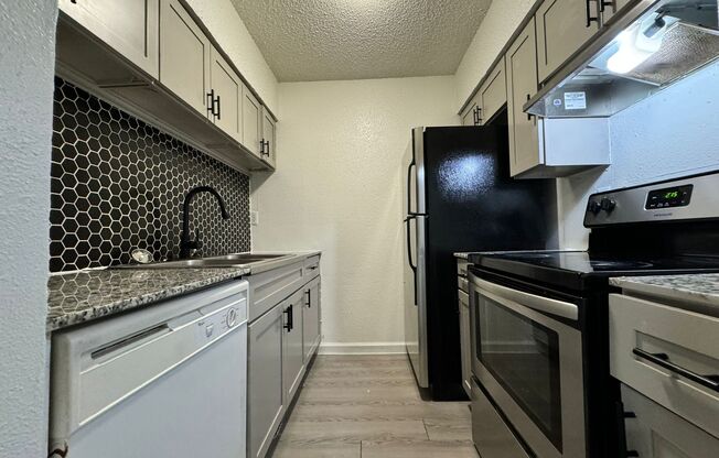 2 beds, 1 bath, 603 sqft, $1,300, Unit 127