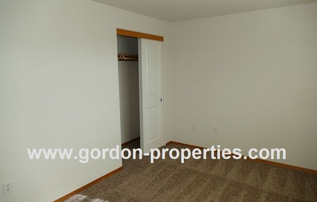 3 beds, 2.5 baths, $1,950, Unit 8032