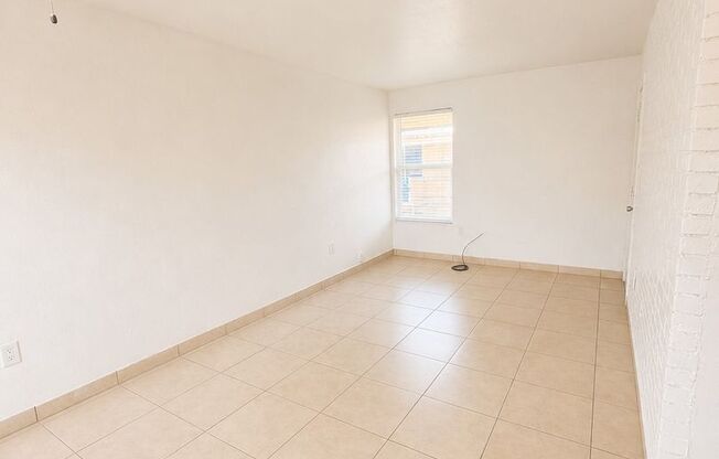 1 bed, 1 bath, 750 sqft, $1,700, Unit B25
