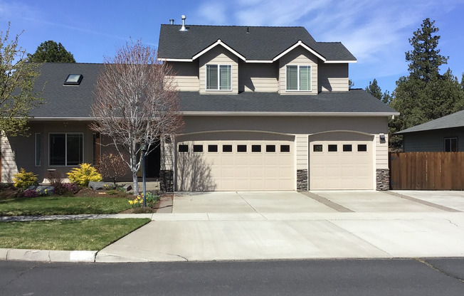 Beautiful 4 Bedroom Home in SE Bend