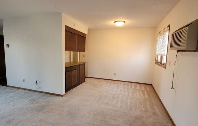 2 beds, 1 bath, 960 sqft, $825, Unit 6