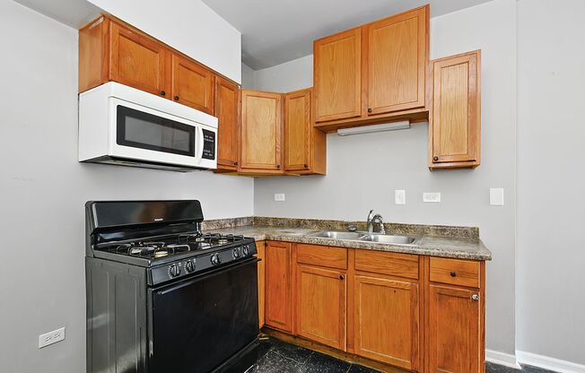 3 beds, 1 bath, $1,680, Unit 6200-3