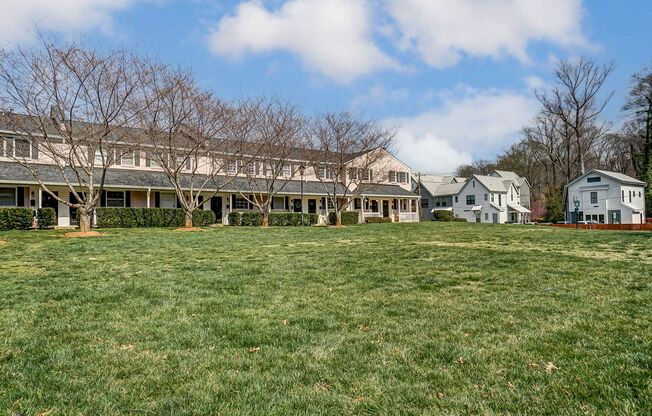 Charming Townhome in Sought-After Williamsburg on Commonwealth
