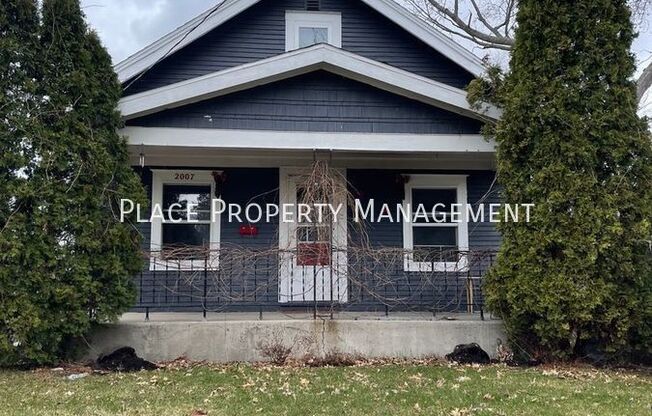 2007 OAKWOOD AVE NE
