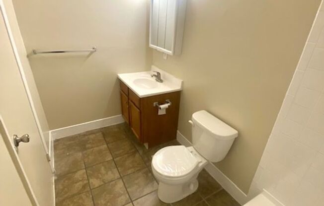 1 bed, 1 bath, 625 sqft, $1,270, Unit D09