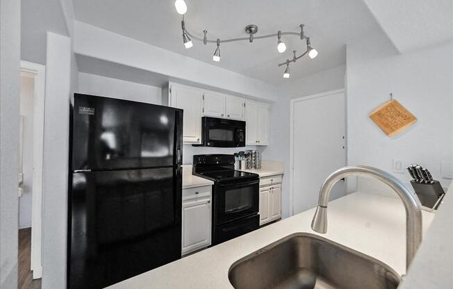 2 beds, 2 baths, 1,049 sqft, $2,600
