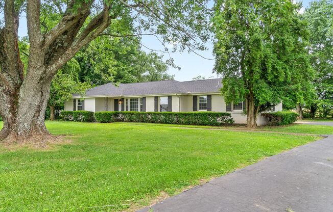 4 Bedroom Country Style Home For Rent!
