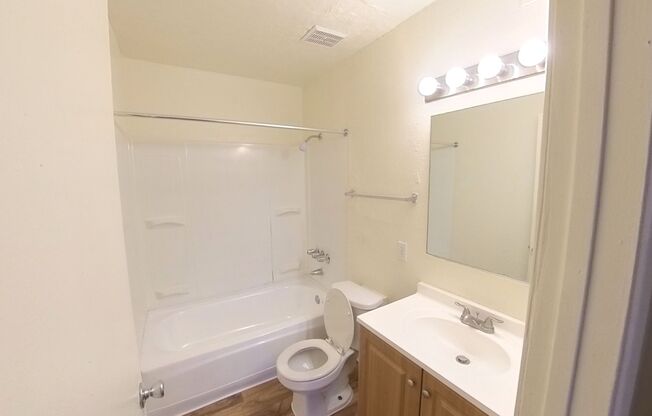 2 beds, 2 baths, 863 sqft, $1,170, Unit 23