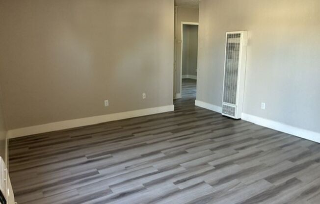 2 beds, 1 bath, 860 sqft, $2,100, Unit 10182D