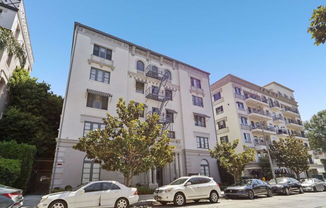 1 bed, 1 bath, 707 sqft, $2,700, Unit 401