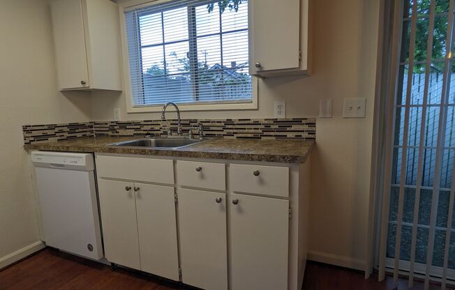 2 beds, 1.5 baths, 900 sqft, $1,545, Unit 7869