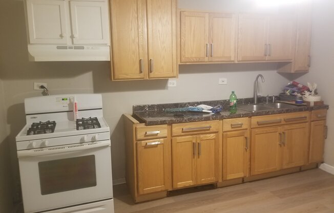 323 W 51 ST