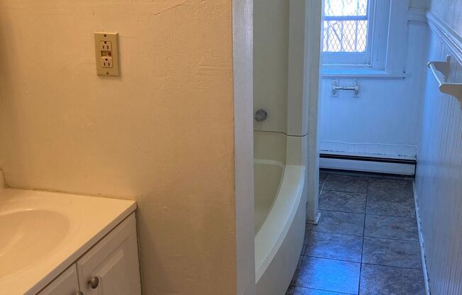 1 bed, 1 bath, 700 sqft, $1,299, Unit 38-4