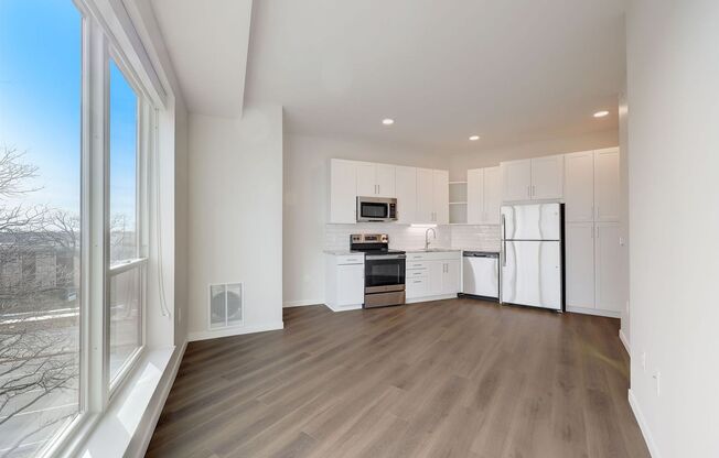 1 bed, 1 bath, 568 sqft, $1,360, Unit 410