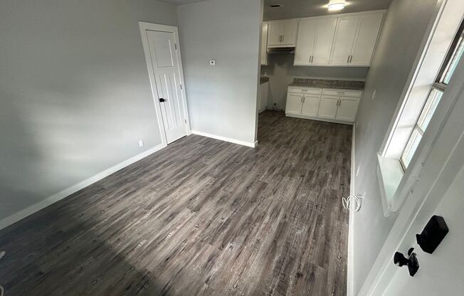 2 beds, 1 bath, 700 sqft, $975