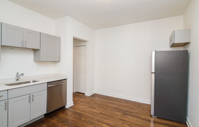 3 beds, 1 bath, 1,050 sqft, $2,400, Unit 6571-2