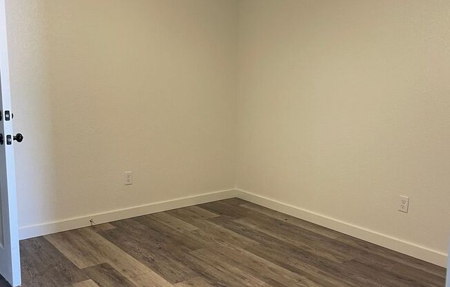 1 bed, 1 bath, 600 sqft, $1,050, Unit 12