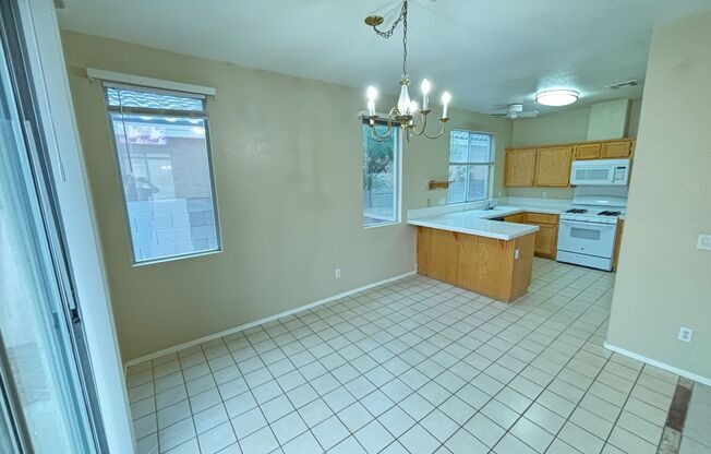 Gorgeous 3Bed/3Bath Home in the Gated Green Valley Neighborhood