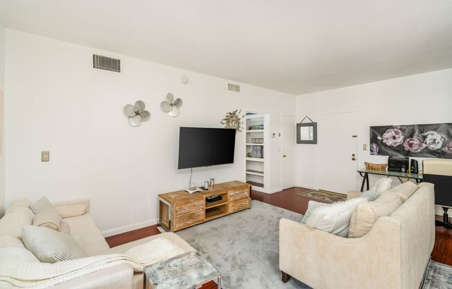Luxury Living at 1377 S Beverly Blvd, Los Angeles, CA 90024