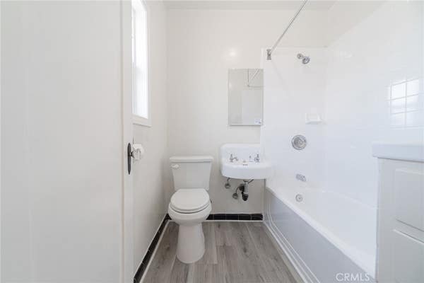 713 W 14 ST